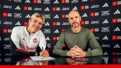 رسميًا.. مانشستر يونايتد يعلن ضم راسموس هولاند لصفوفه