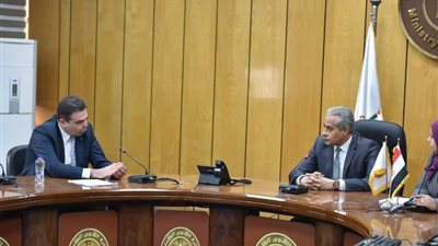 ممثل الإتحاد الأوروبي: مصر لها مكانة إستراتيجية لنا.. وملف العمل على رأس أولوياتنا 