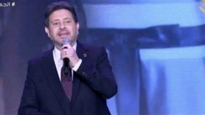 هاني شاكر يقدم 