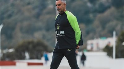 جوزيه جوميز يوجه تعليمات فنية للاعبي الزمالك قبل مران اليوم
