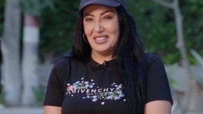 بجامبسوت أسود وخصلات على الجانبين.. إطلالة سمية الخشاب مع رامز