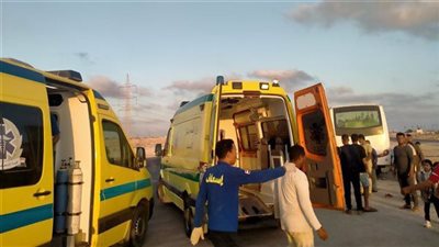 السرعة الزائدة تُصيب 10 أشخاص جراء حادث انقلاب بطريق صلاح سالم