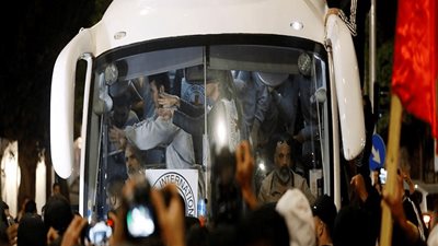 السجون الإسرائيلية: بدء نقل الأسرى الفلسطينيين إلى سجن عوفر