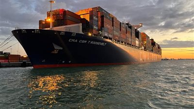 ميناء الأسكندرية يشهد إستقبال اول سفينة حاويات عملاقة في تاريخه