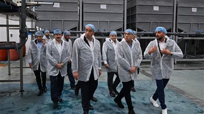 «مدبولي» يتفقد مصنع 