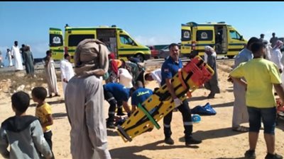 بالأسماء..مصرع وإصابة 11 شخصًا في حادث انقلاب بالطريق الأوسطي