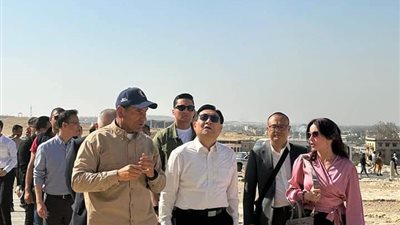 وزير الثقافة والسياحة الصيني يزور منطقة أهرامات الجيزة 