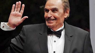 في ذكرى وفاته: عزت العلايلي.. رحلة إبداع لا تنتهي