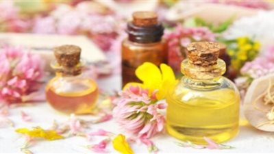 البابونج للجافة واللافندر للحساسة.. أبرز طرق العناية بالبشرة