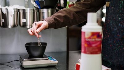 إكليل الجبل وبذور العنب.. أفضل الزيوت الطبيعية للعناية بالشعر