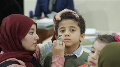 ختام فعاليات معرض الكتاب بأطفال يرسمون علم فلسطين على وجوههم 