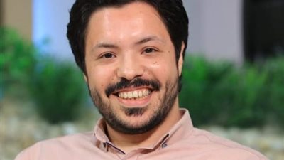 محمد المشد ينسج حروف الحقيقة بين طيات 