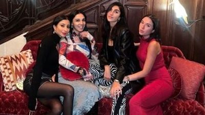 سلمى أبو ضيف تشارك جمهورها رحلتها في شوارع باريس