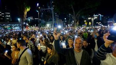 إعلام عبري: أسر المحتجزين تطالب بسرعة الإفراج عن ذويهم في غزة