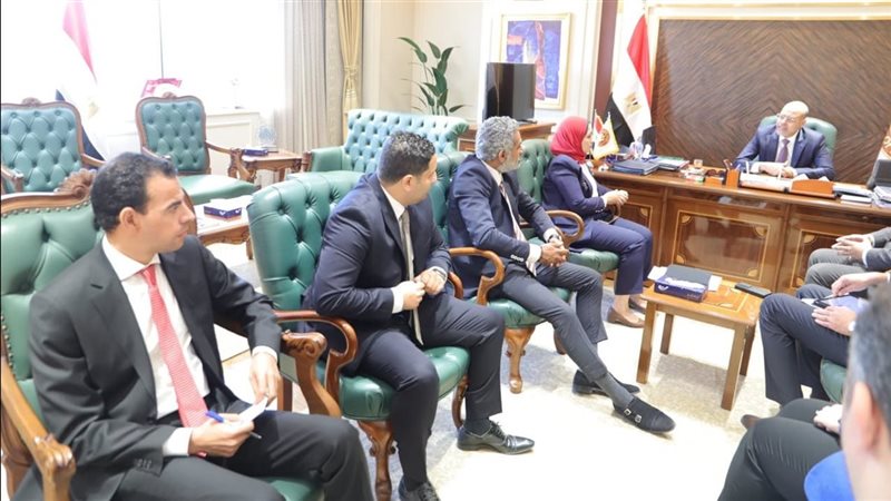 اجتماع وزير العمل