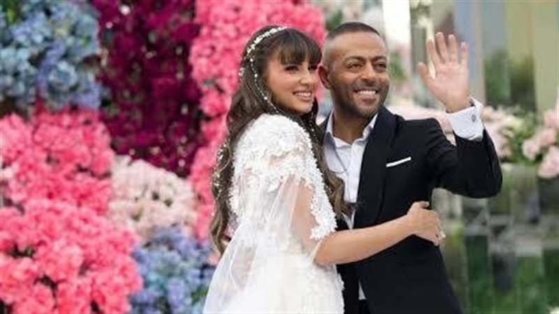 تامر عاشور وزوجته