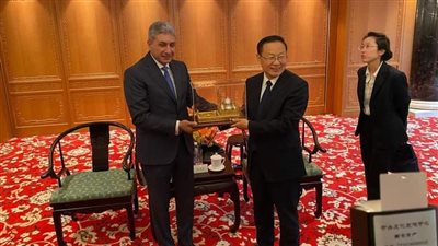 وزير السياحة يجري مباحثات ثنائية مع نظيره الصيني لتعزيز التعاون بين البلدين