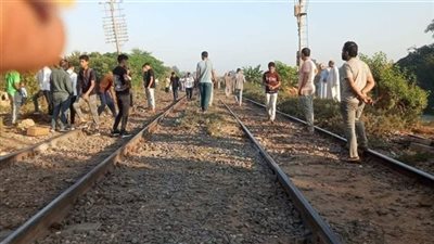 أمن الجيزة يضبط المتهمين بـ إشعال النيران في غرفة خفير قطار العياط 