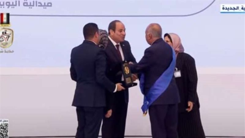 السيسي وأبطال القوات