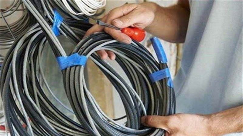 أسلاك الكهرباء