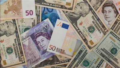 استقرار نسبي في أسعار العملات الأجنبية أمام الجنيه المصري اليوم الثلاثاء 