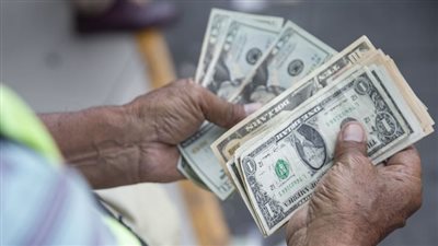 بعد تراجع سعر الدولار.. تعرف على أسعار العملات أمام الجنيه المصري 