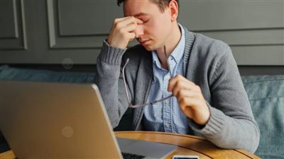 الصحة توضح 9 خرافات شائعة بشأن إجهاد العيون