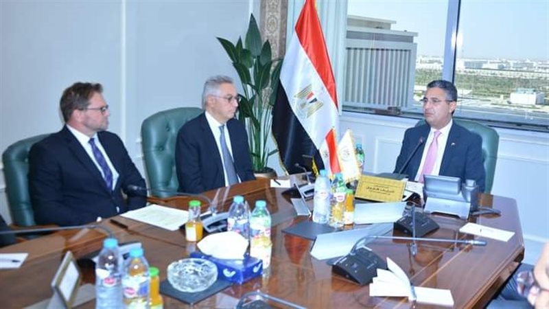 الدكتور شريف فاروق