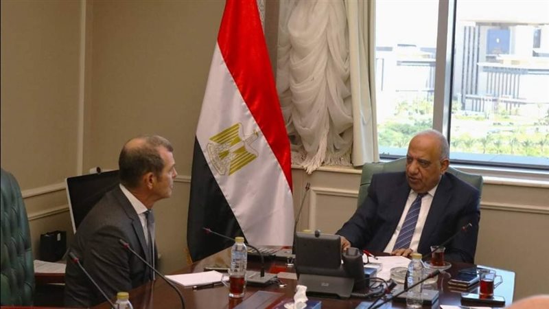 اجتماع وزير الكهرباء