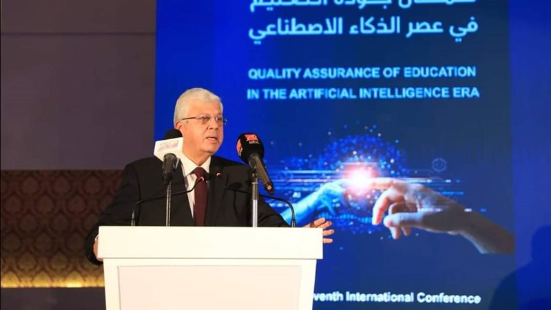 الدكتور أيمن عاشور