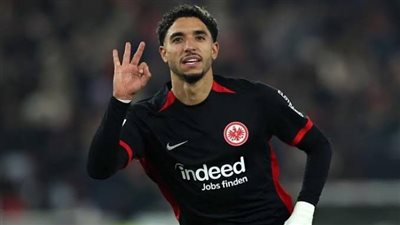 عمر مرموش يواصل تألقه مع فرانكفورت ويتصدر هدافي الدوري الألماني