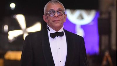 نصر الله يحصد جائزة إنجاز العمر في مهرجان القاهرة السينمائي