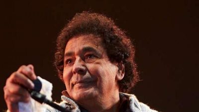 لتسجيل أغنيته الجديدة.. محمد منير في أول ظهور له بعد الأزمة الصحية