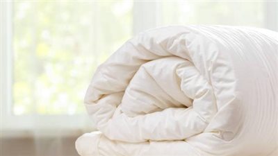 قبل فصل الشتاء.. إليكِ أفضل طرق غسل وتنظيف البطاطين