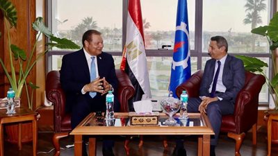 تعاون مشترك بين الرقابة الصحية ومحافظة السويس لمواجهة تحديات تطبيق التأمين الشامل