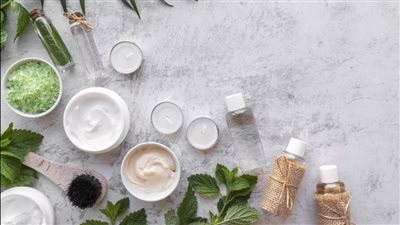 من السيروم لـ الزيوت.. أفضل حلول العناية بالبشرة في الشتاء