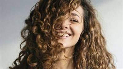شعرك كيرلي؟ إليكِ 5 نصائح ذهبية للحفاظ على جماله وتألقه