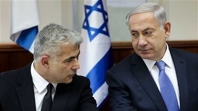 انتقادات لاذعة من لابيد لنتنياهو حول إدارته للأزمات