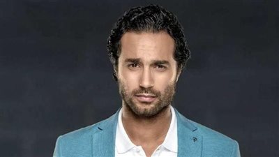 كريم فهمي يكشف كواليس تصوير «وتقابل حبيب»