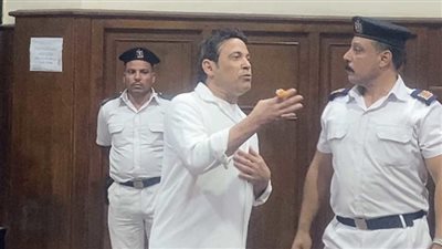 بكاء وانهيار أصدقاء سعد الصغير بعد حكم سجنه بتهمة حيازة مواد مخدرة