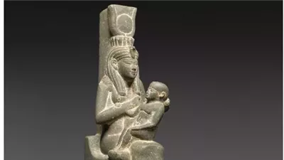 أبرز الأعمال الفنية القديمة.. تمثال إيزيس وحورس قبل بيعه فى سوثبى