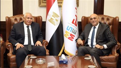 تفاصيل التعاون المشترك بين تنمية المشروعات ومحافظة الوادي الجديد لتوطين صناعة الحرير