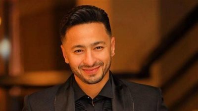 نجوم الفن والرياضة يواسون حمادة هلال في عزاء حماه