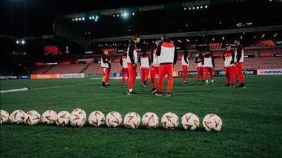 عمر مرموش أساسيا في هجوم فرانكفورت لمواجهة ميتييلاند الدنماركي بالدوري الأوروبي