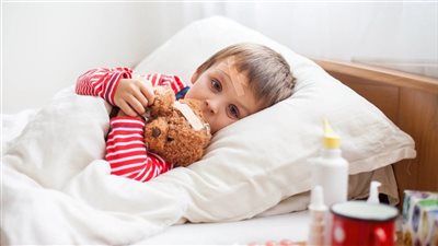 للأمهات: لماذا يجب عليك التروي قبل إعطاء طفلك المضاد الحيوي؟