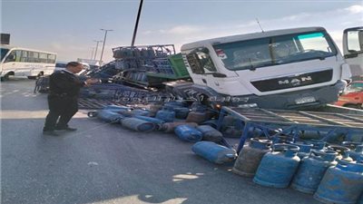 حادث تصادم أتوبيس بسيارة أنابيب يصيب 11 شخصاً بالشرقية