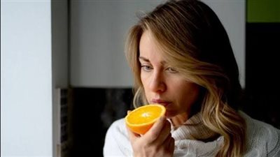 تشعر بضعف في الشم؟.. أفضل الفيتامينات والنصائح لاستعادتها