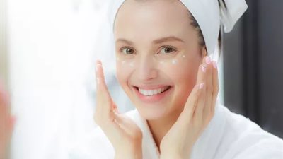 خبراء التجميل يكشفون 5 أسرار للعناية بالبشرة.. أبرزها استخدام البطاطس