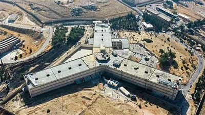 طوابق أرضية تحت الأرض ومكبس أجساد.. حكاية سجن صيدنايا