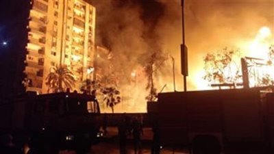 تصاعد ألسنة النيران جراء انفجار خط سولار أسفل شريط السكة الحديد بالإسماعيلية